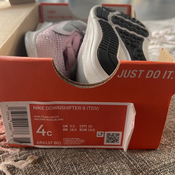 Nike Toddler Sneakers - Picture 2 of 2